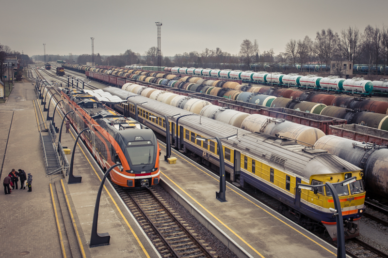 Veel tänasel päeval tuleb Tartust Riiga sõites ühelt rongilt teisele ümber istuda. Seda, kas kunagi saab sõita ilma ümberistumiseta, näitab tulevik. Foto: Timo Arbeiter